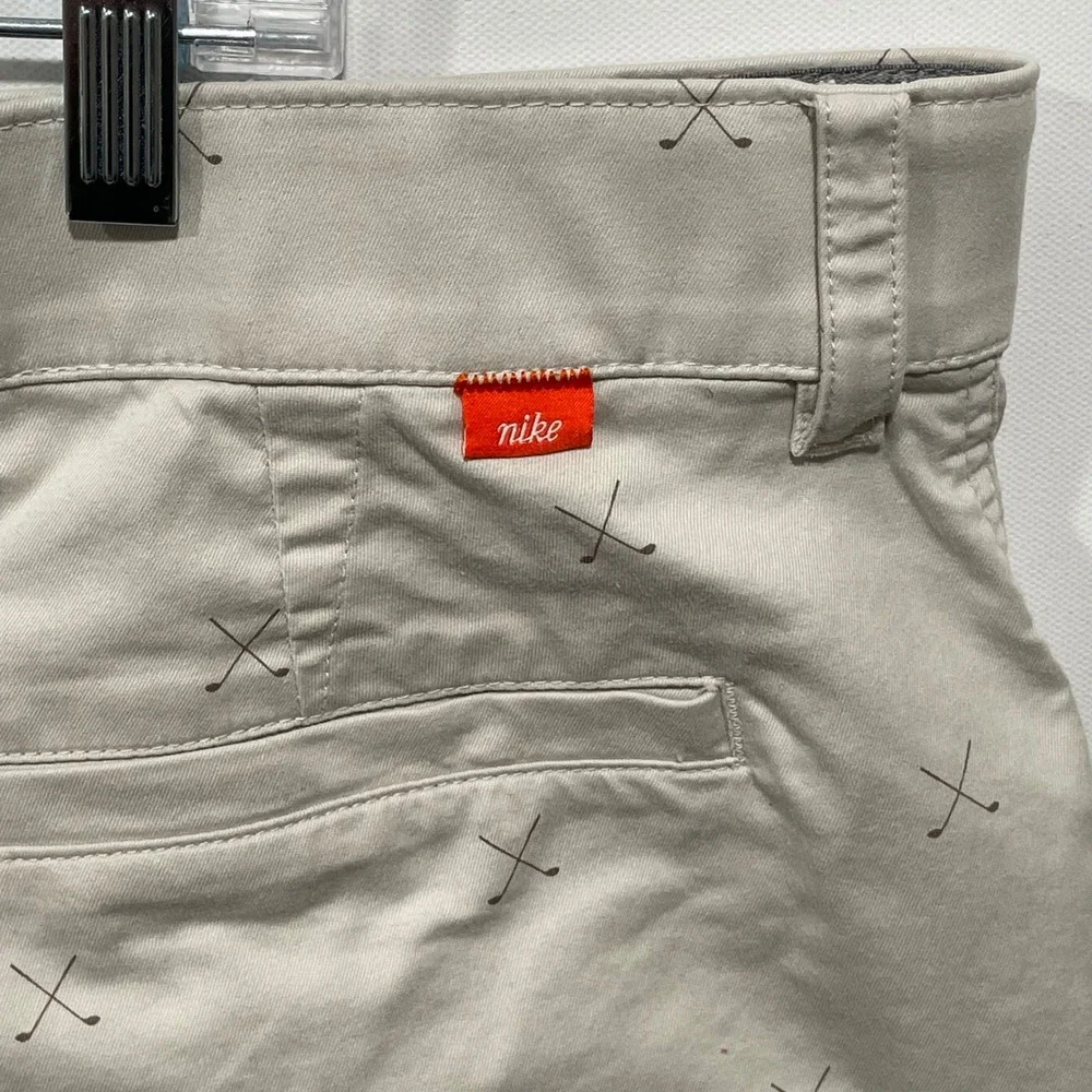 Nike Dri-Fit Golf Shorts Men's Size 36 Beige Golf Club Print‎ Flat Front